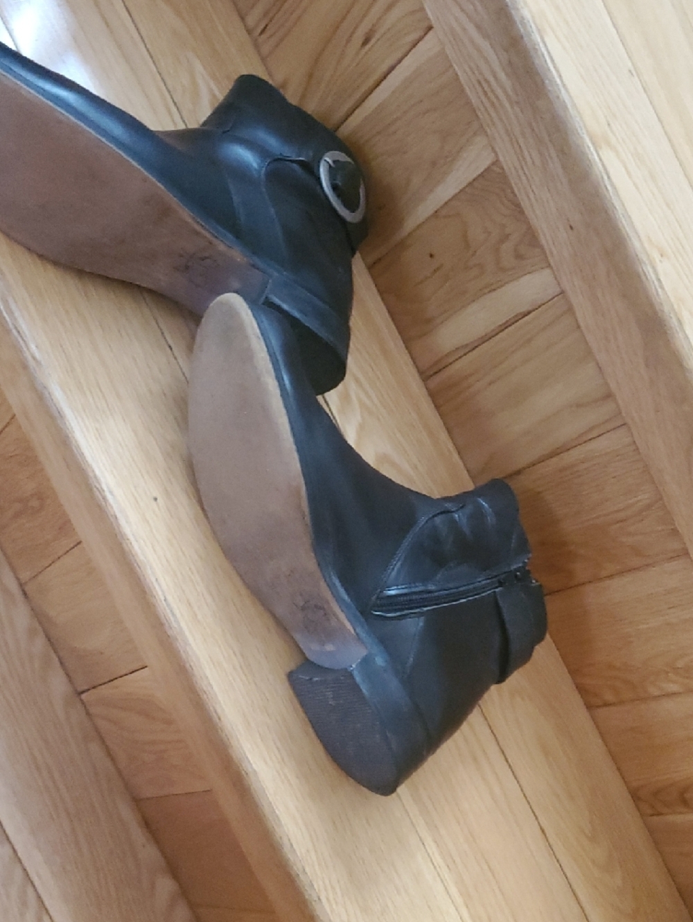 John Fluevog Black Leather Ankle Adrian Jules Booties with Silver Buckle Size 8 - Picture 6 of 7